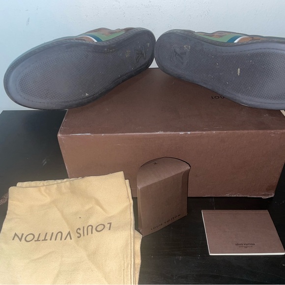 Brown Damier Louis Vuitton sneakers - Picture 4 of 4